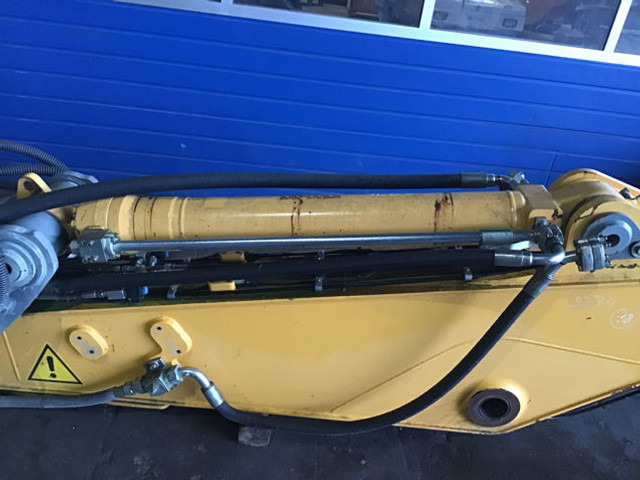 Liebherr R906 ADVANCED / R916 ADVANCED / R916 CLASSIC / R926 / R926 ADVANCED / R926 CLASSIC / R924 NLC - Hydraulic cylinder: picture 1 Liebherr R906 ADVANCED / R916 ADVANCED / R916 CLASSIC / R926 / R926 ADVANCED / R926 CLASSIC / R924 NLC - Hydraulic cylinder: picture 1