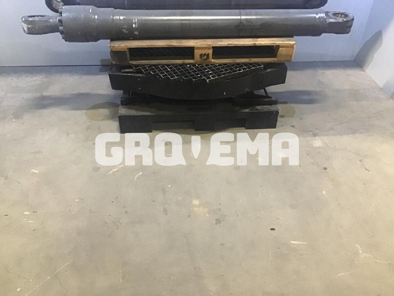 Liebherr R936 LC .R936 NLC . R926 .R936 . R930 LC - Hydraulic cylinder: picture 1 Liebherr R936 LC .R936 NLC . R926 .R936 . R930 LC - Hydraulic cylinder: picture 1