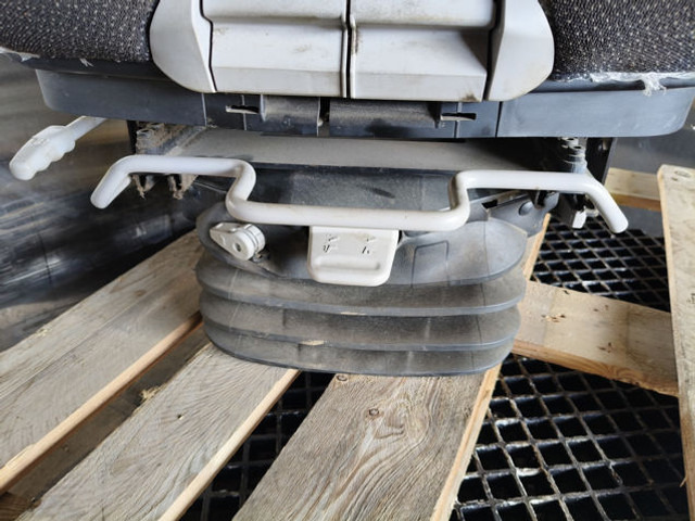 Liebherr R950 LC-V - Seat: picture 4 Liebherr R950 LC-V - Seat: picture 4
