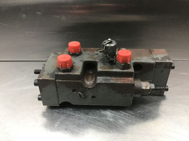 Liebherr Regulating Valve - Hydraulics: picture 1 Liebherr Regulating Valve - Hydraulics: picture 1