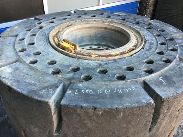Liebherr Tires 23,5R25 - Wheels and tires: picture 2 Liebherr Tires 23,5R25 - Wheels and tires: picture 2