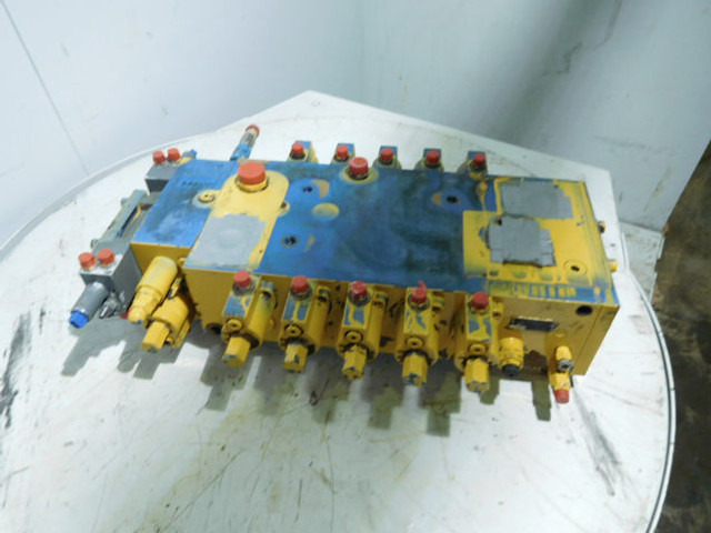 Liebherr Valveblock - Hydraulics: picture 1 Liebherr Valveblock - Hydraulics: picture 1