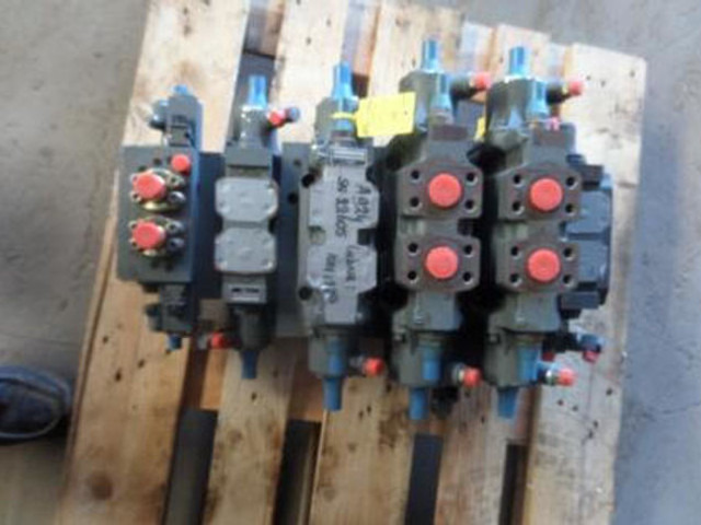 Liebherr Valveblock - Hydraulics: picture 1 Liebherr Valveblock - Hydraulics: picture 1
