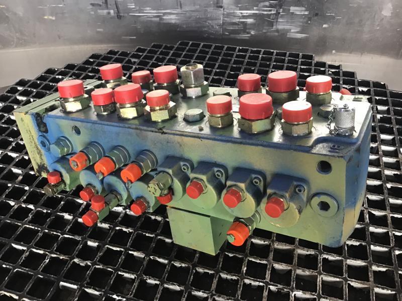 Liebherr Valveblock - Hydraulic valve for Construction machinery: picture 1 Liebherr Valveblock - Hydraulic valve for Construction machinery: picture 1