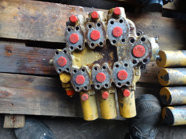 Liebherr Valveblock - Hydraulics: picture 1 Liebherr Valveblock - Hydraulics: picture 1