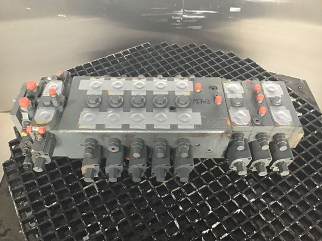 Liebherr Valveblock - Valve: picture 1 Liebherr Valveblock - Valve: picture 1