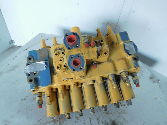 Liebherr Valveblock - Hydraulics: picture 1 Liebherr Valveblock - Hydraulics: picture 1