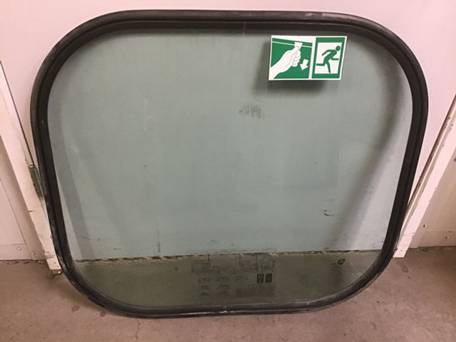 Liebherr Windows with rubber - Window and parts: picture 1 Liebherr Windows with rubber - Window and parts: picture 1