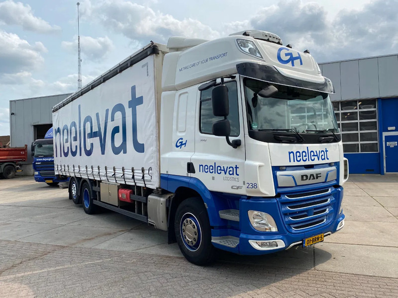 DAF CF 370 SSC / 6x2/4 / Boorden / Stand Airco - Curtainsider truck: picture 3 DAF CF 370 SSC / 6x2/4 / Boorden / Stand Airco - Curtainsider truck: picture 3