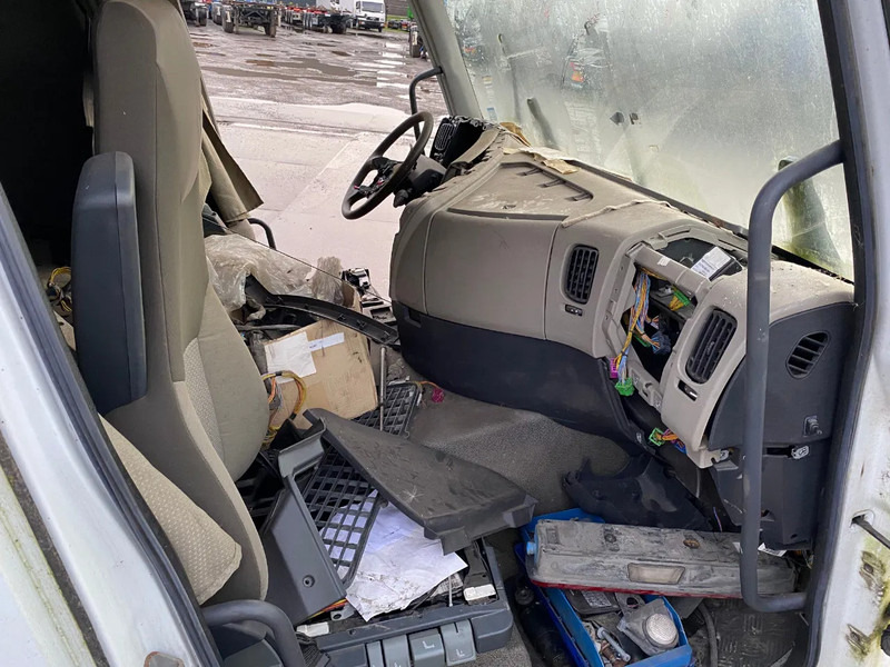 Cab chassis truck Renault Premium Cabine: picture 9