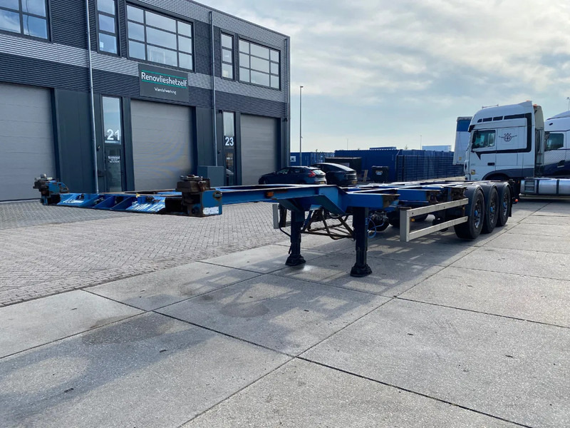 Renders Container chassis / Mercedes + Disc / 1x Lift Axle / 1x Extendable - Container transporter/ Swap body semi-trailer: picture 4 Renders Container chassis / Mercedes + Disc / 1x Lift Axle / 1x Extendable - Container transporter/ Swap body semi-trailer: picture 4