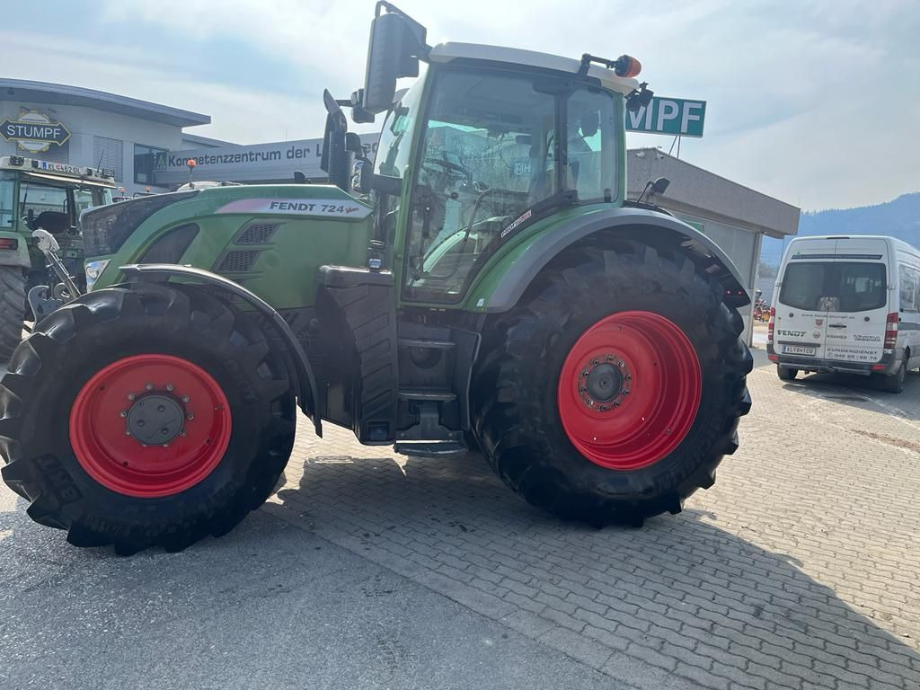Fendt 724 Vario - Farm tractor: picture 4 Fendt 724 Vario - Farm tractor: picture 4