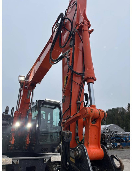 Wheel excavator Hitachi ZX 145 W-6: picture 15