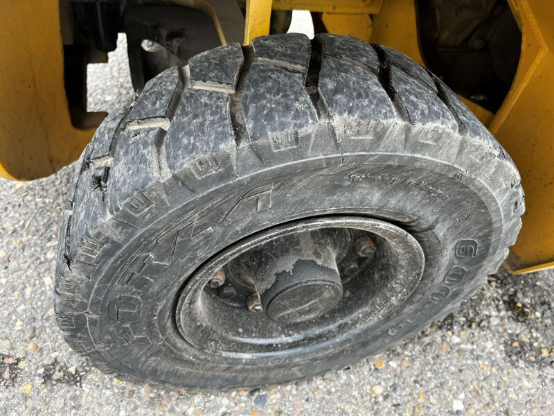 Diesel forklift Caterpillar DP25NT: picture 10