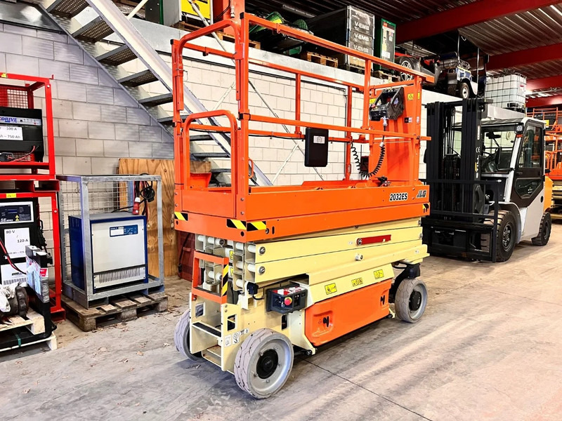 JLG 2032ES - Scissor lift: picture 3 JLG 2032ES - Scissor lift: picture 3