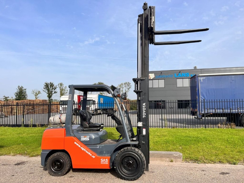 Toyota 02- 8FGJF35 - LPG forklift: picture 5 Toyota 02- 8FGJF35 - LPG forklift: picture 5