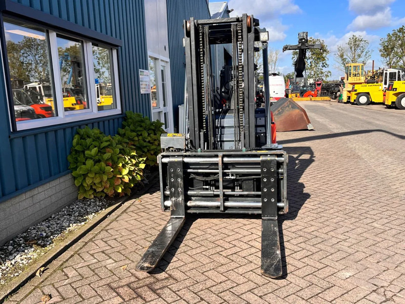 Toyota 52-8FDJF35 - Diesel forklift: picture 5 Toyota 52-8FDJF35 - Diesel forklift: picture 5