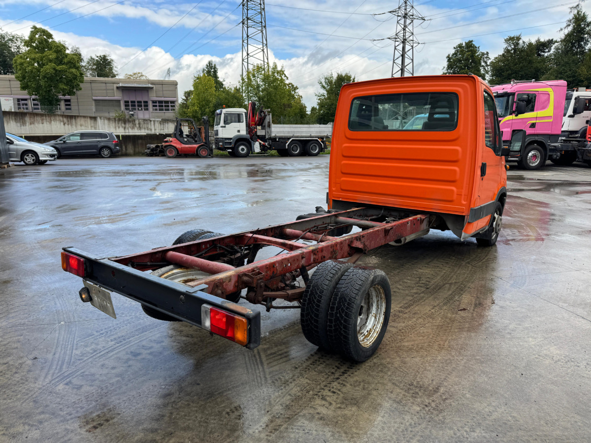 IVECO 35C12 4x2 - Cab chassis truck: picture 4 IVECO 35C12 4x2 - Cab chassis truck: picture 4