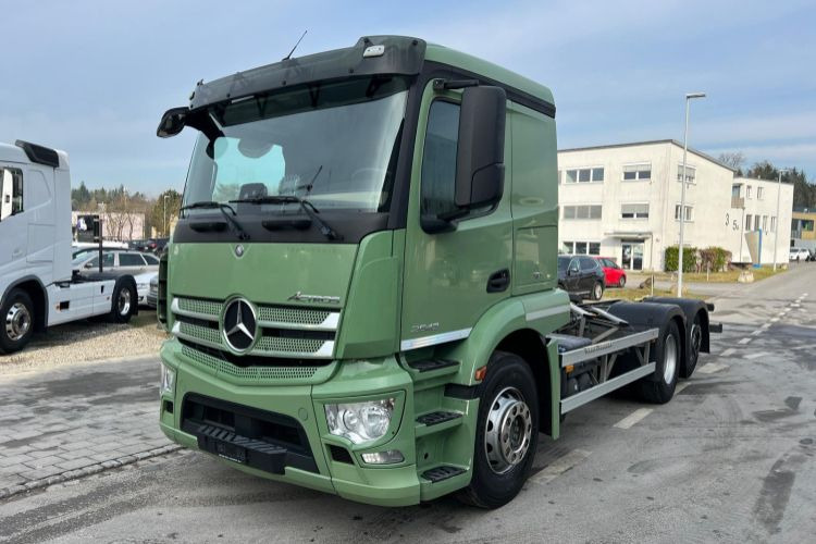 Mercedes-Benz Actros 2543 6x2 - Cab chassis truck: picture 1 Mercedes-Benz Actros 2543 6x2 - Cab chassis truck: picture 1