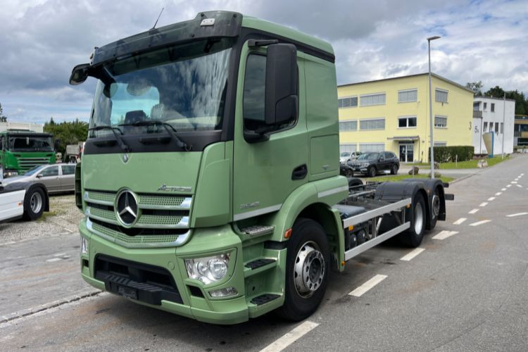 Mercedes-Benz Actros 2543 6x2 - Cab chassis truck: picture 1 Mercedes-Benz Actros 2543 6x2 - Cab chassis truck: picture 1