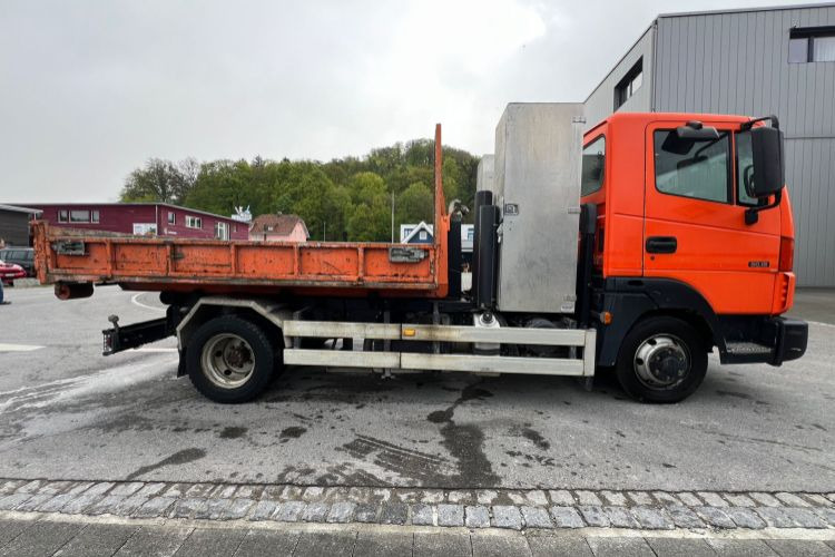 Nissan Atleon 80.19 4x2 Hooklift - Hook lift truck: picture 5 Nissan Atleon 80.19 4x2 Hooklift - Hook lift truck: picture 5