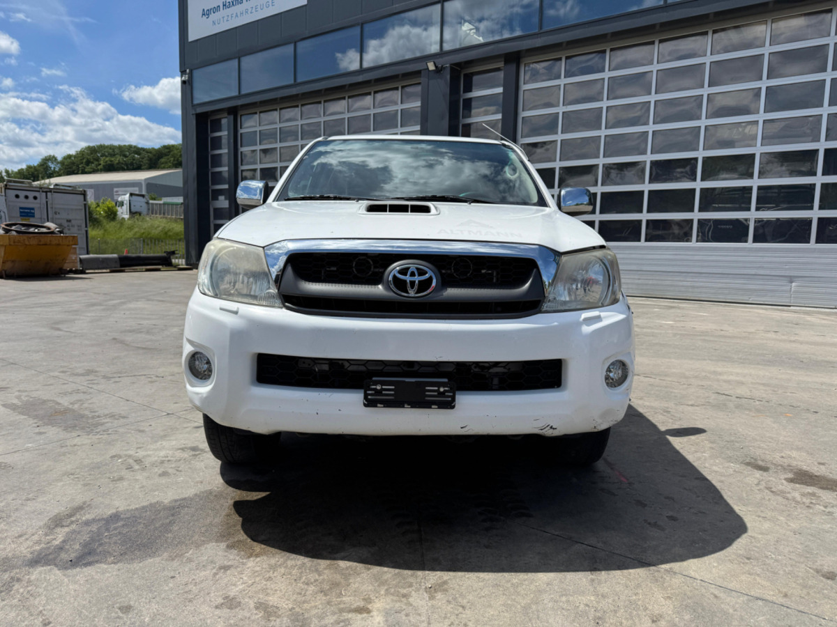 TOYOTA Hilux 3.0D 4WD - Pickup truck: picture 2 TOYOTA Hilux 3.0D 4WD - Pickup truck: picture 2