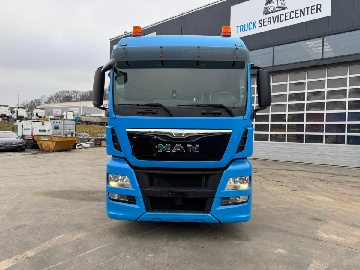 MAN TGX 33.520 6x4 - Tractor unit: picture 2 MAN TGX 33.520 6x4 - Tractor unit: picture 2