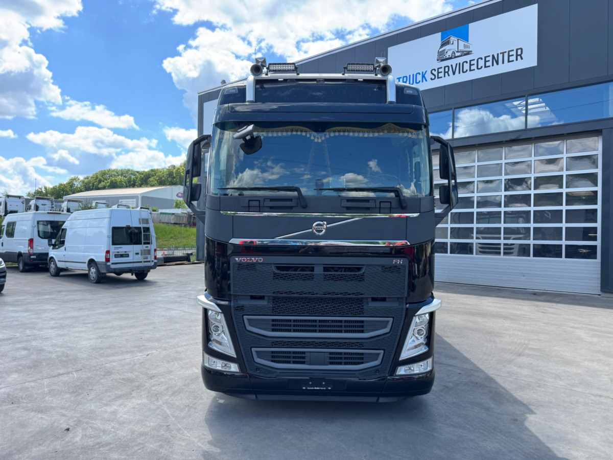 VOLVO FH-540 6x2 - Curtainsider truck: picture 2 VOLVO FH-540 6x2 - Curtainsider truck: picture 2