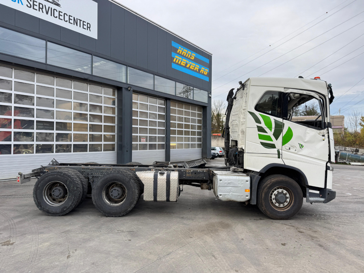 VOLVO FH16-650 6x6 X-Track Unfall - Cab chassis truck: picture 4 VOLVO FH16-650 6x6 X-Track Unfall - Cab chassis truck: picture 4