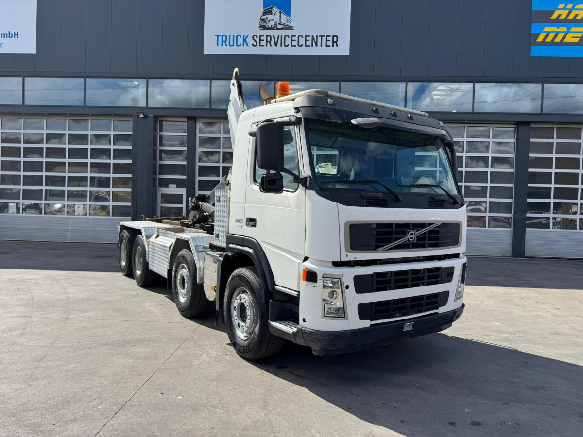VOLVO FM-440 8x4 Hiab 25T AHK - Hook lift truck: picture 3 VOLVO FM-440 8x4 Hiab 25T AHK - Hook lift truck: picture 3