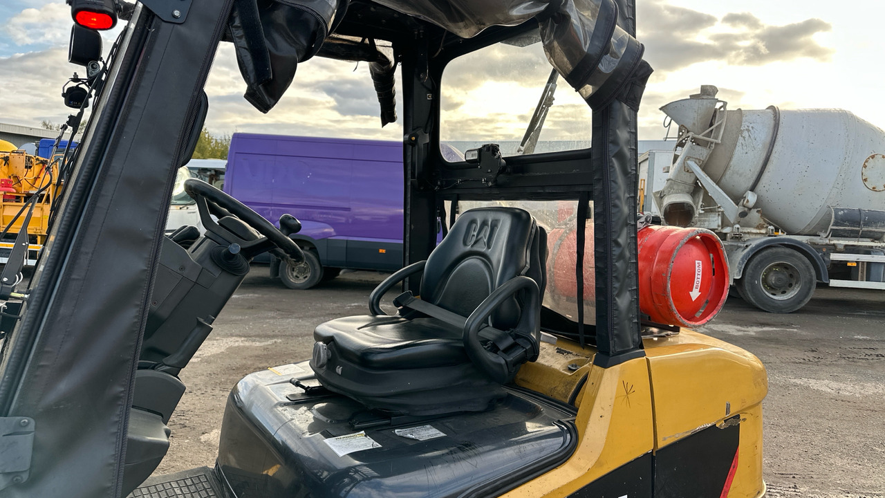 CATERPILLAR GP35N - LPG forklift: picture 5 CATERPILLAR GP35N - LPG forklift: picture 5