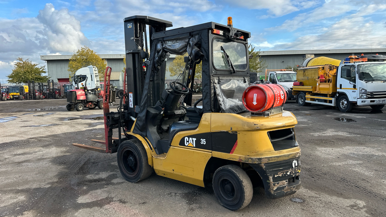 CATERPILLAR GP35N - LPG forklift: picture 3 CATERPILLAR GP35N - LPG forklift: picture 3