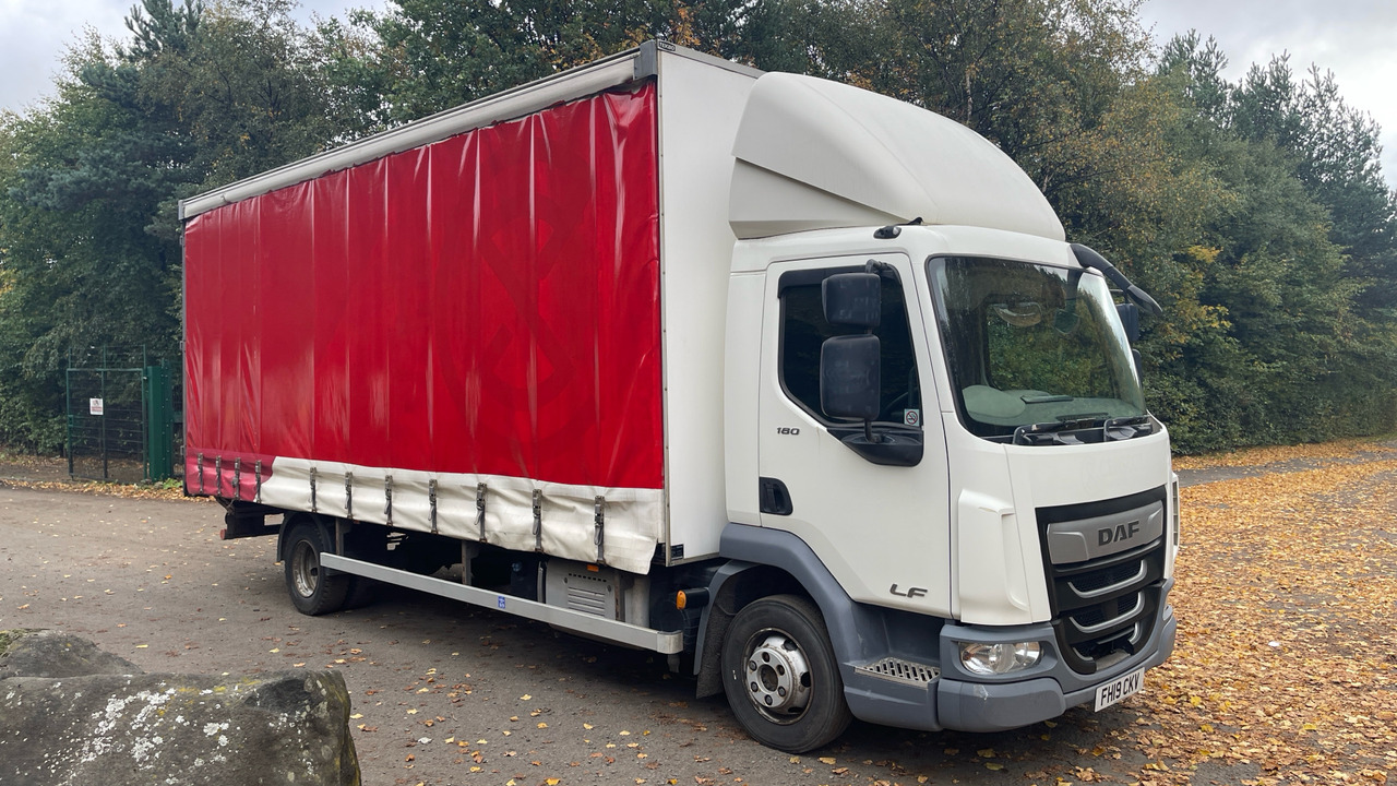 DAF LF 180 - Curtainsider truck: picture 1 DAF LF 180 - Curtainsider truck: picture 1