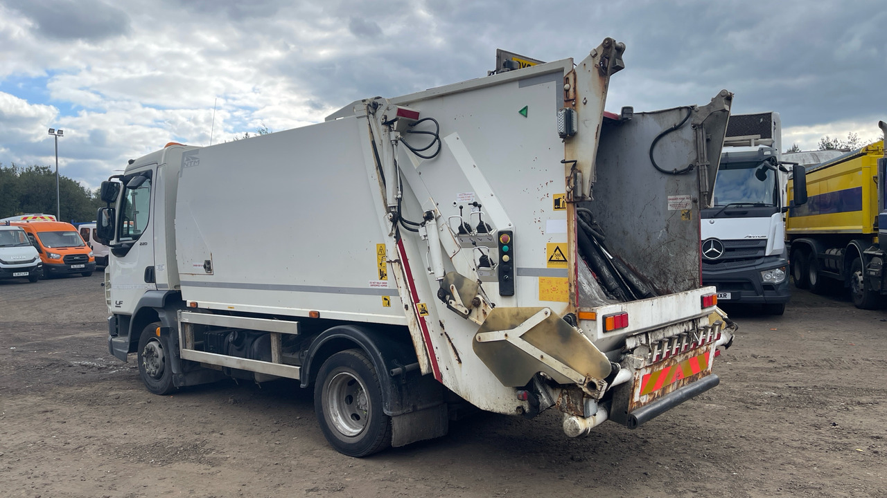 DAF LF 220 - Garbage truck: picture 3 DAF LF 220 - Garbage truck: picture 3