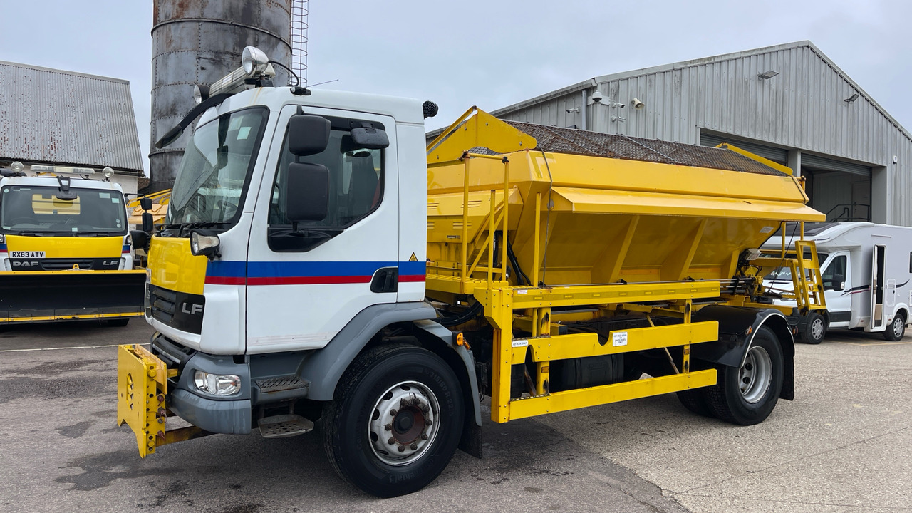 DAF LF 55.220 - Snow removal vehicle: picture 2 DAF LF 55.220 - Snow removal vehicle: picture 2