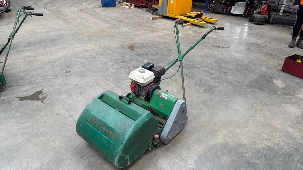 DENNIS FT510 PEDESTRIAN CYLINDER MOWER NO BLADE UNIT, GRASS BOX - Construction equipment: picture 4 DENNIS FT510 PEDESTRIAN CYLINDER MOWER NO BLADE UNIT, GRASS BOX - Construction equipment: picture 4