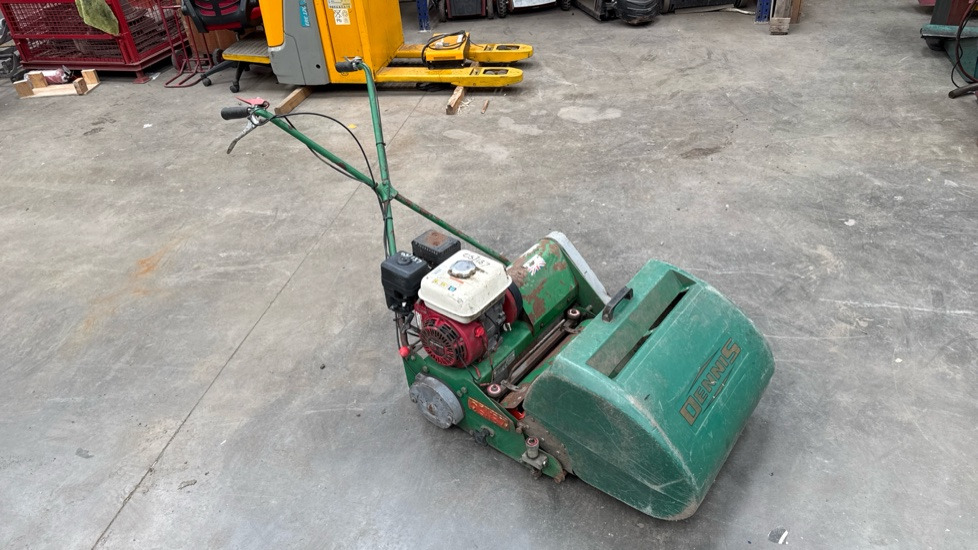DENNIS FT510 PEDESTRIAN CYLINDER MOWER WITH 5K UNIT AND GRASS BOX - Construction equipment: picture 1 DENNIS FT510 PEDESTRIAN CYLINDER MOWER WITH 5K UNIT AND GRASS BOX - Construction equipment: picture 1