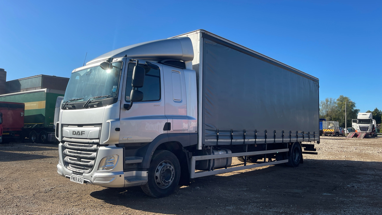 Daf CF 260 - Curtainsider truck: picture 2 Daf CF 260 - Curtainsider truck: picture 2