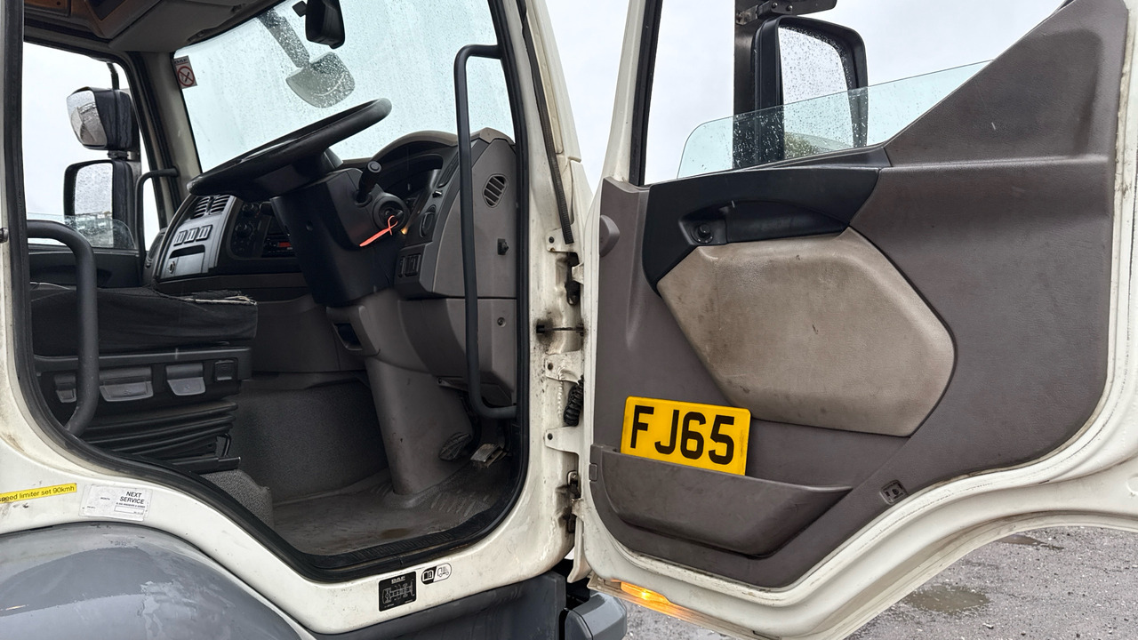 Daf LF 250 - Curtainsider truck: picture 5 Daf LF 250 - Curtainsider truck: picture 5
