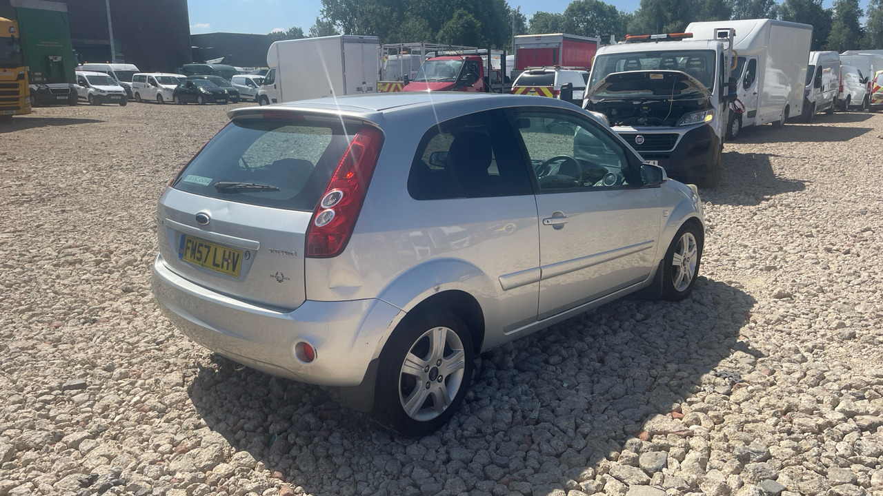 FORD FIESTA 1.4 ZETEC - Hatchback: picture 4 FORD FIESTA 1.4 ZETEC - Hatchback: picture 4