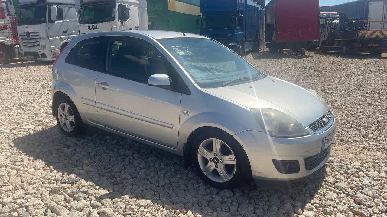 FORD FIESTA 1.4 ZETEC - Hatchback: picture 1 FORD FIESTA 1.4 ZETEC - Hatchback: picture 1