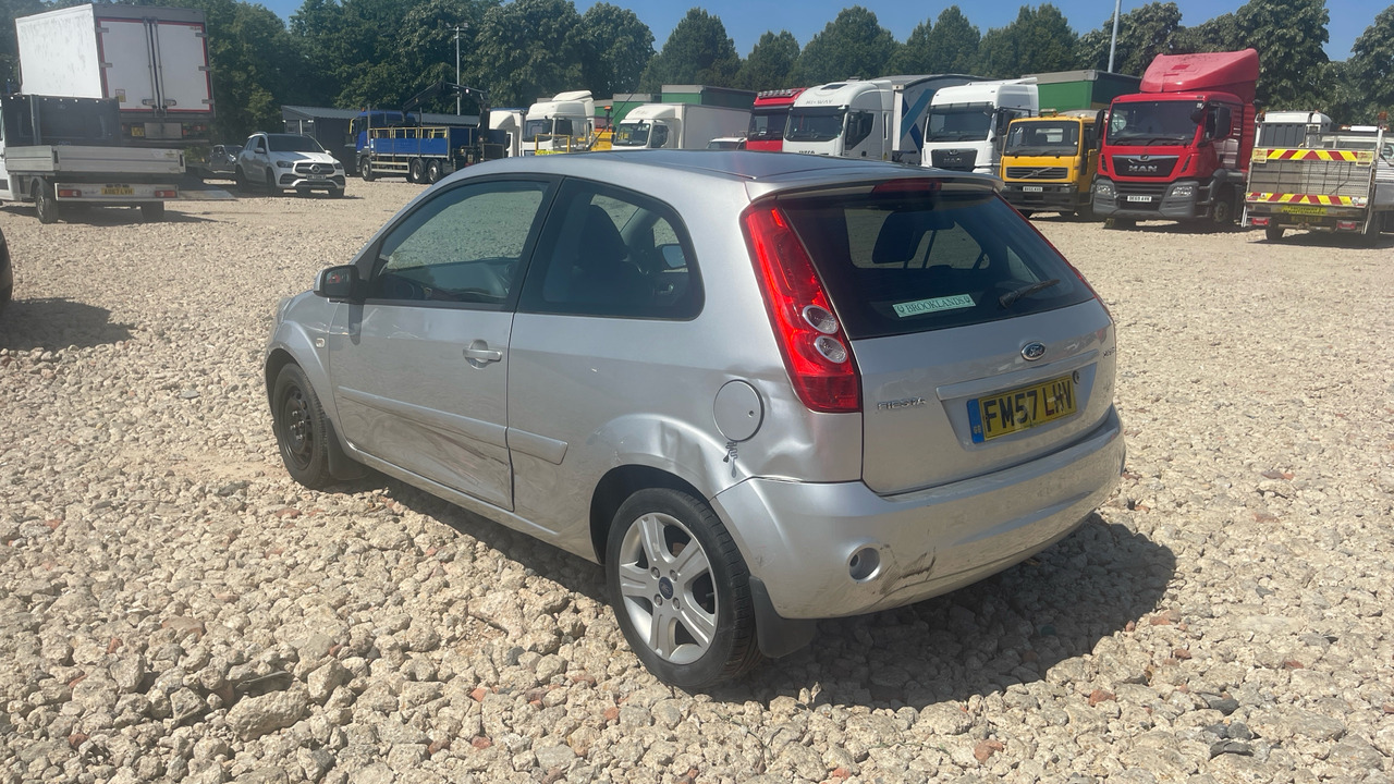 FORD FIESTA 1.4 ZETEC - Hatchback: picture 3 FORD FIESTA 1.4 ZETEC - Hatchback: picture 3
