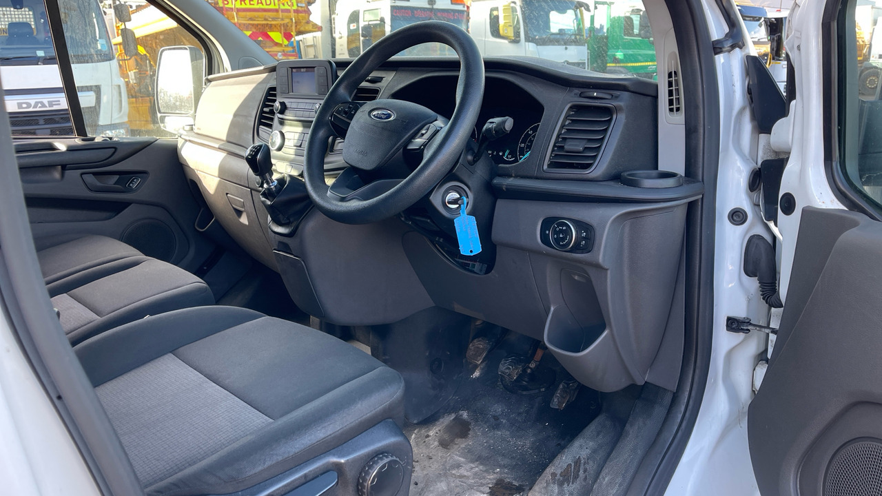 FORD TRANSIT CUSTOM 2.0 TDCi 130ps Low Roof Kombi Van - Combi van: picture 5 FORD TRANSIT CUSTOM 2.0 TDCi 130ps Low Roof Kombi Van - Combi van: picture 5
