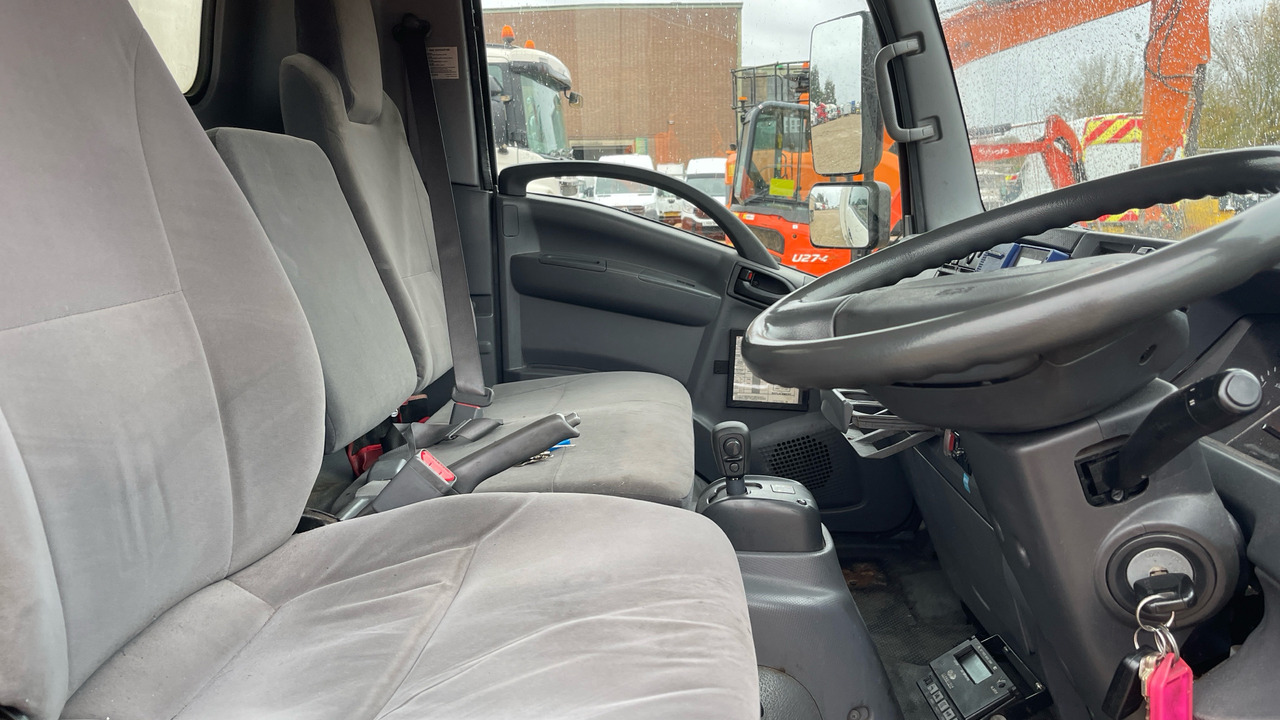 ISUZU N 75.190 - Refrigerator truck: picture 5 ISUZU N 75.190 - Refrigerator truck: picture 5