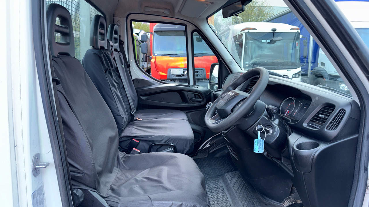 IVECO DAILY 35-140 - Flatbed van: picture 5 IVECO DAILY 35-140 - Flatbed van: picture 5