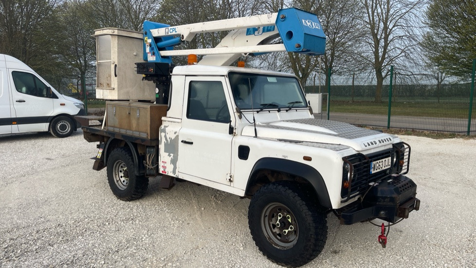 LAND ROVER DEFENDER 110 2.2 TDCI - Truck mounted aerial platform: picture 1 LAND ROVER DEFENDER 110 2.2 TDCI - Truck mounted aerial platform: picture 1