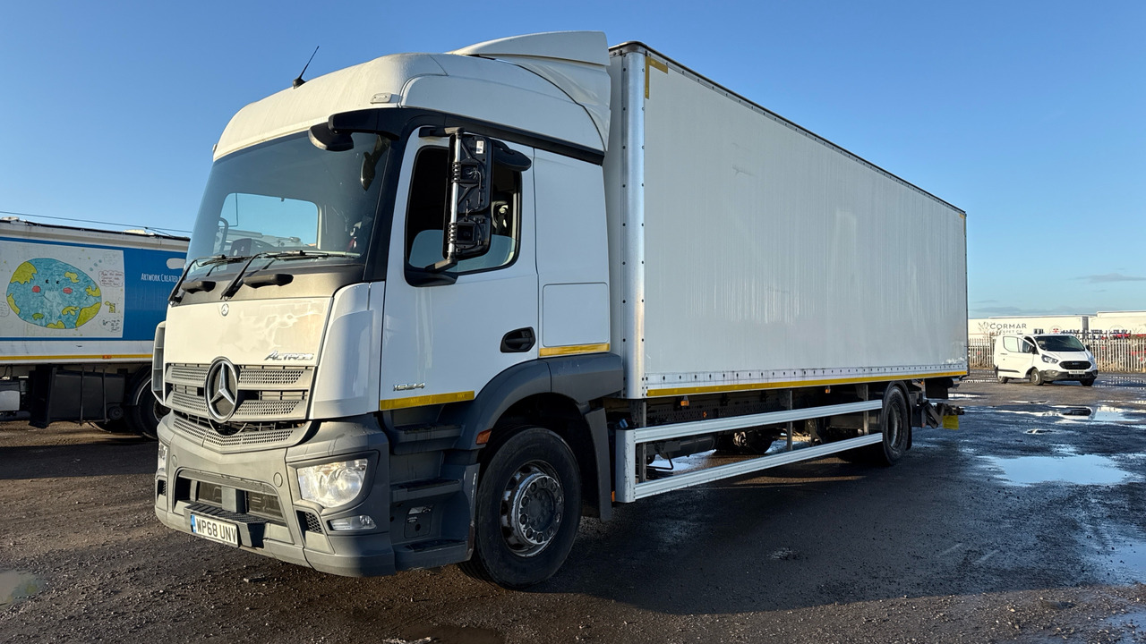 MERCEDES-BENZ ACTROS 1824 - Box truck: picture 2 MERCEDES-BENZ ACTROS 1824 - Box truck: picture 2