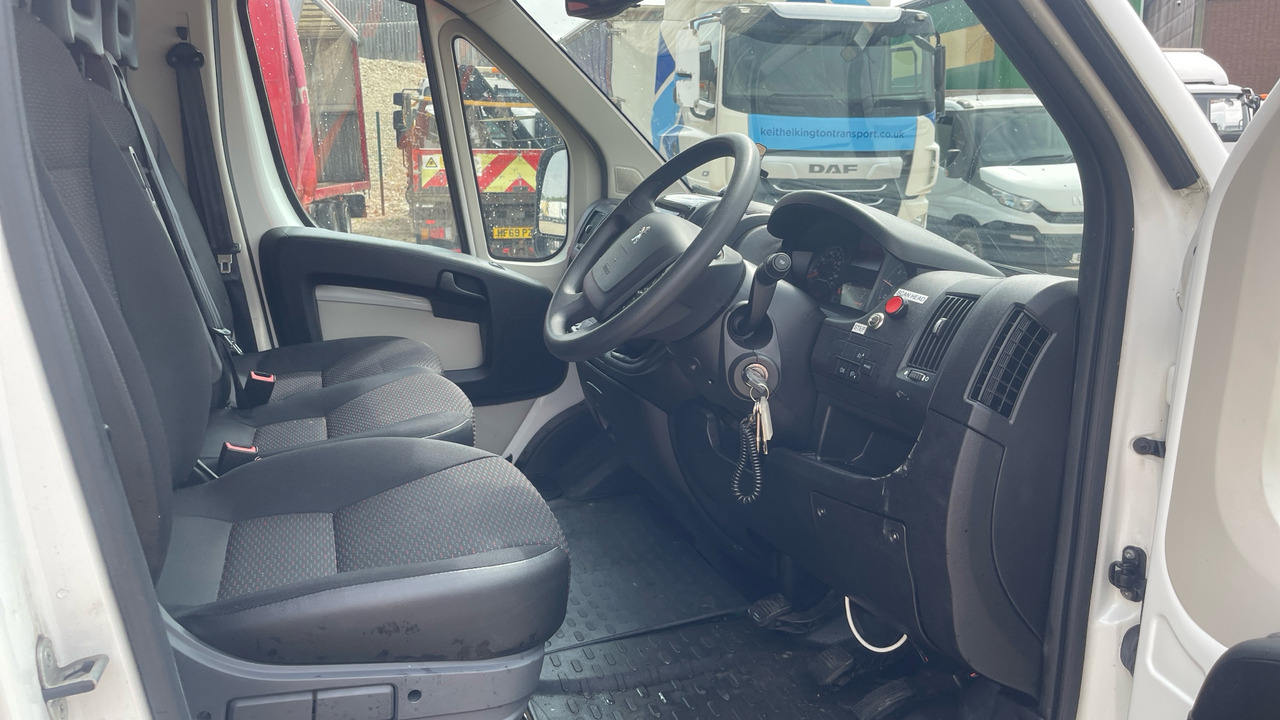 PEUGEOT BOXER 335 2.0 BLUE HDI 130PS - Box van: picture 5 PEUGEOT BOXER 335 2.0 BLUE HDI 130PS - Box van: picture 5