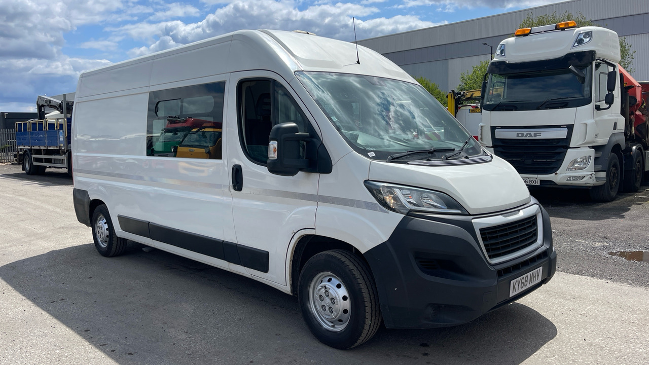 PEUGEOT BOXER 335 2.0 BLUEHDI PROFESSIONAL 130PS - Passenger van: picture 1 PEUGEOT BOXER 335 2.0 BLUEHDI PROFESSIONAL 130PS - Passenger van: picture 1