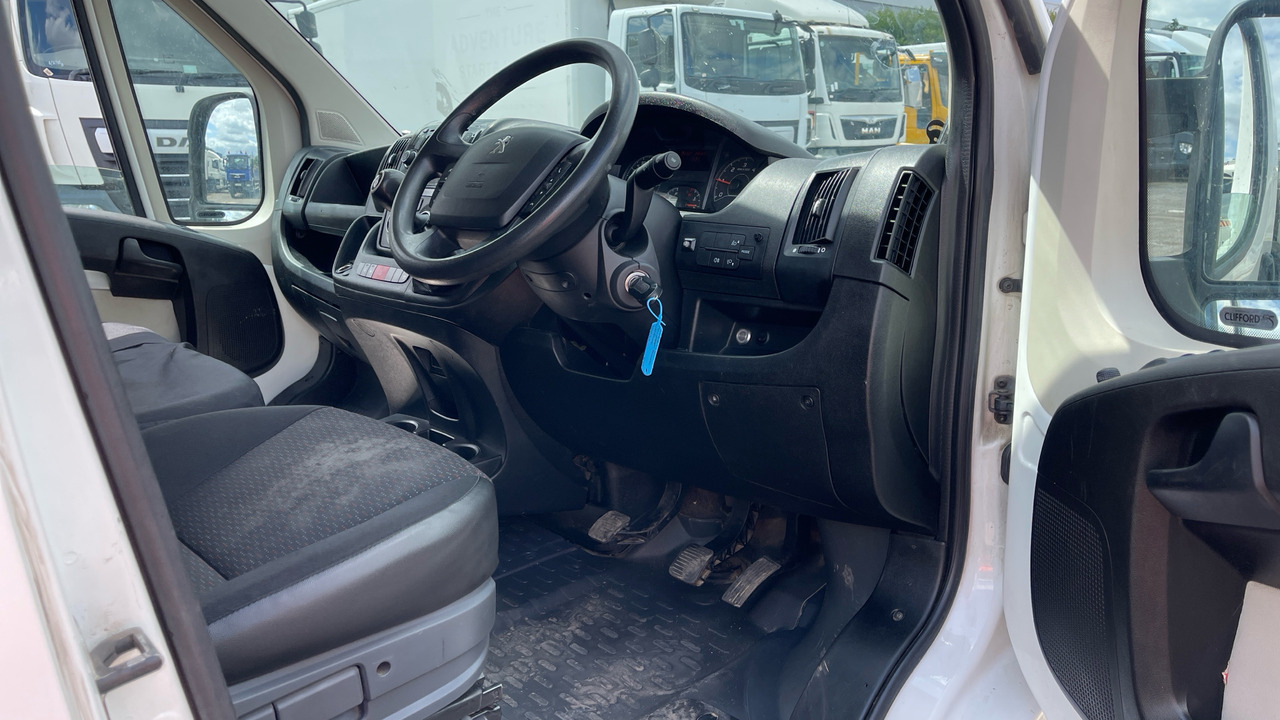 PEUGEOT BOXER 335 2.0 BLUEHDI PROFESSIONAL 130PS - Combi van: picture 5 PEUGEOT BOXER 335 2.0 BLUEHDI PROFESSIONAL 130PS - Combi van: picture 5